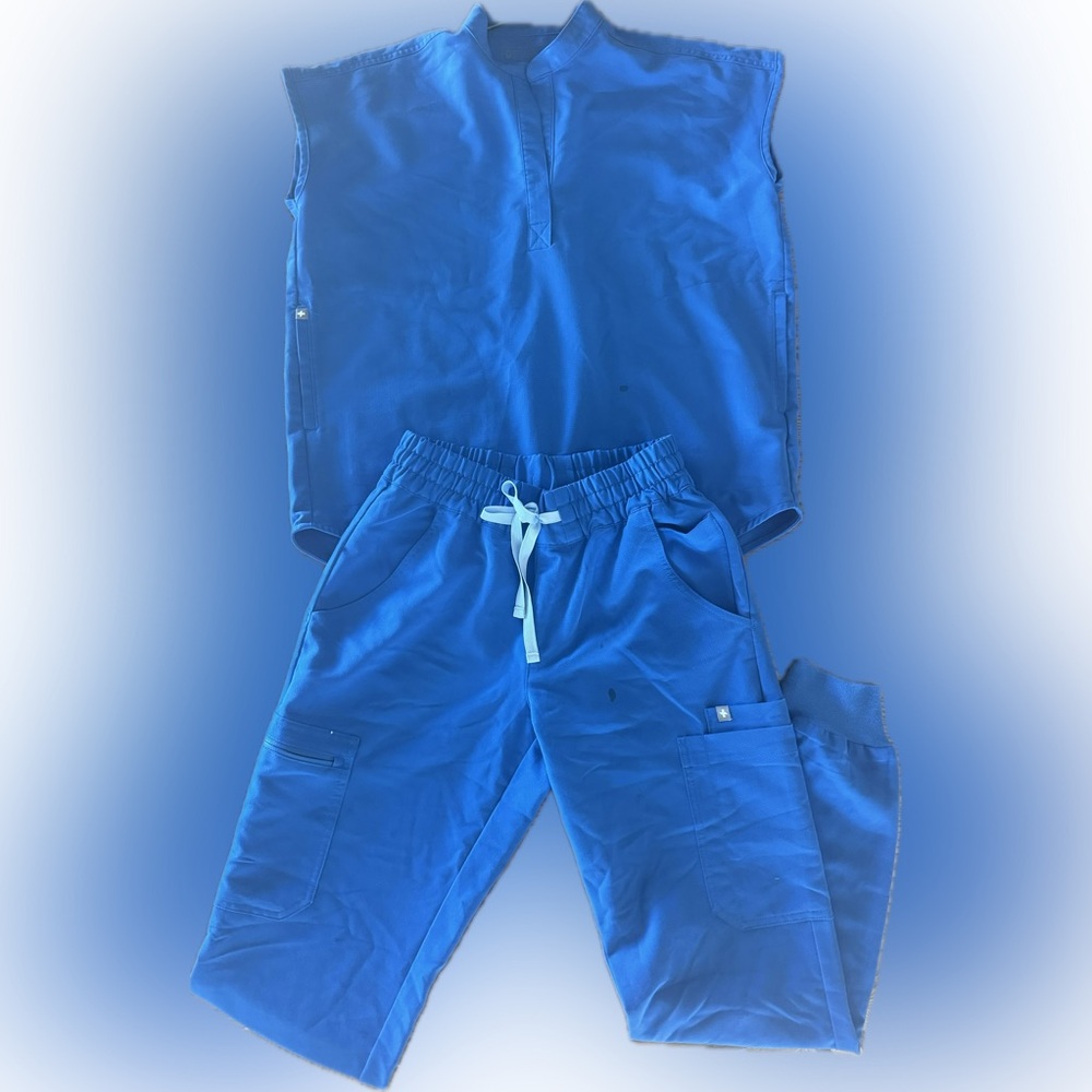 Figs XS Scrub set in Royal Blue. Rafaela top and Uman relaxed joggers.